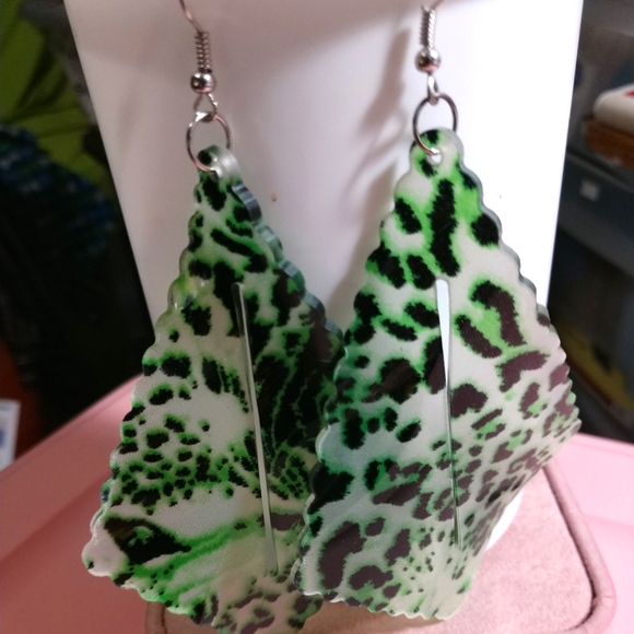 VTG Earrings Large Dangle Long Lucite Greens BoHo Pierced Statement 1980’s - Picture 3 of 7